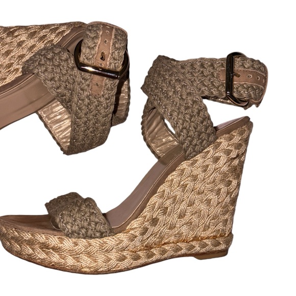 Stuart Weitzman
Alex Crochet Wedge Sandal - Picture 3 of 15
